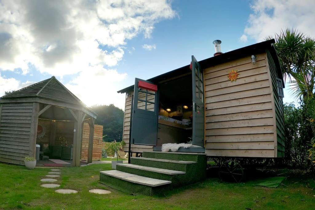 Romantic Retreat - Luxury Shepherds Hut + Hot Tub! Camborne Ngoại thất bức ảnh