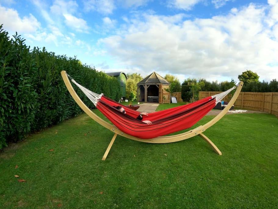 Romantic Retreat - Luxury Shepherds Hut + Hot Tub! Camborne Ngoại thất bức ảnh