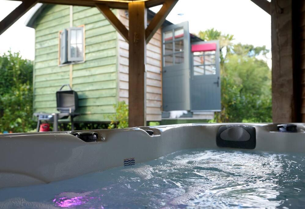 Romantic Retreat - Luxury Shepherds Hut + Hot Tub! Camborne Ngoại thất bức ảnh